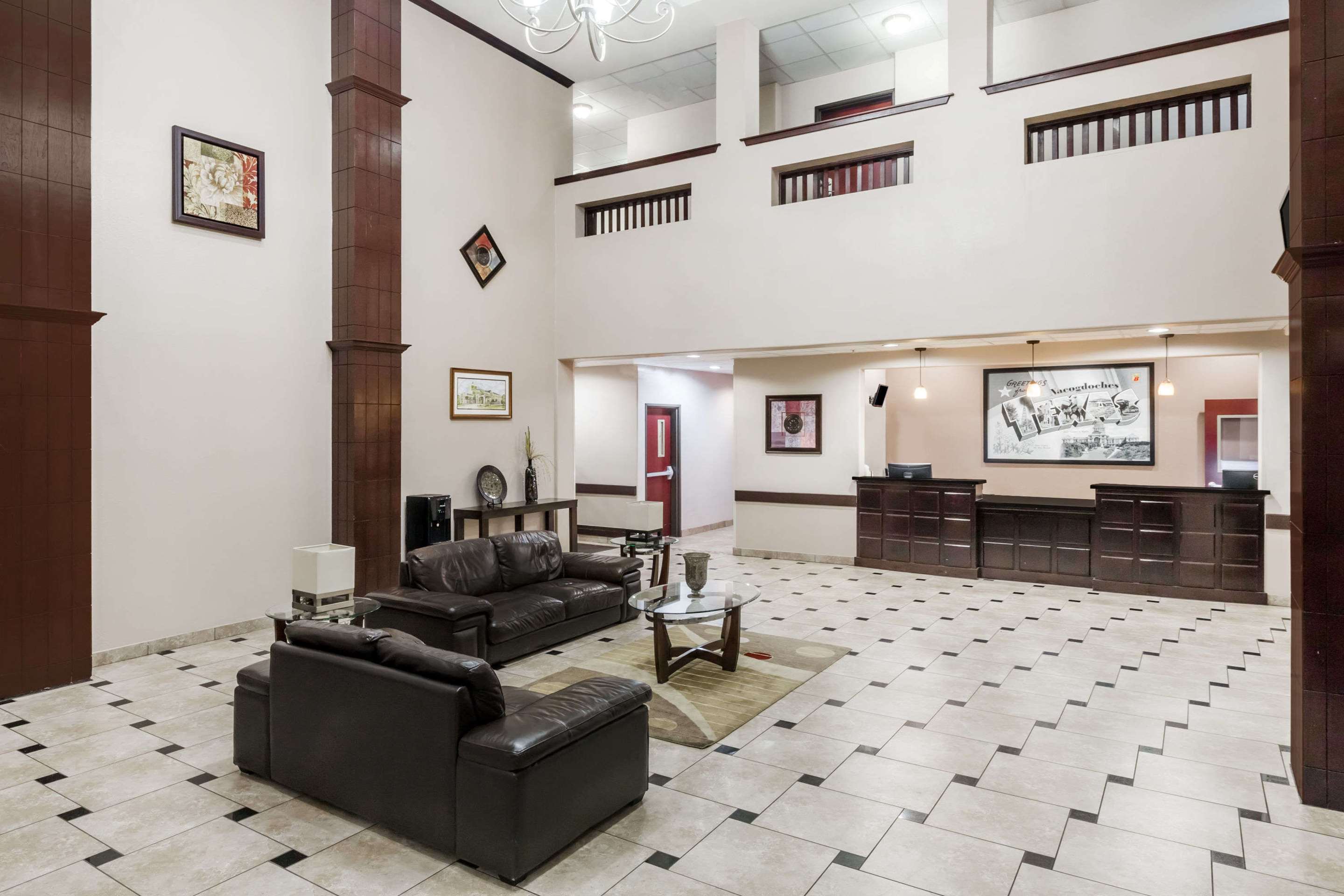 Lobby | Super 8 by Wyndham Nacogdoches