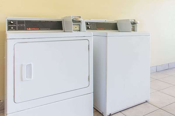  - Super 8 Motel Antioch - I-24, Exit 59