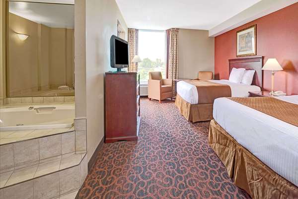 Suite - Ramada Inn Niagara Falls
