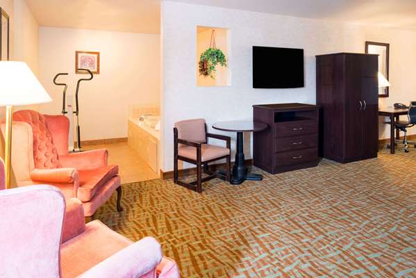 Suite - Days Inn & Suites Airway Heights