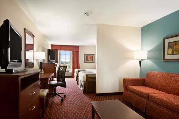 Suite - Wingate by Wyndham Hotel San Marcos - I-35, Exit 204A
