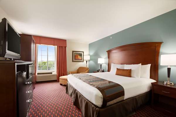 Suite - Wingate by Wyndham Hotel San Marcos - I-35, Exit 204A