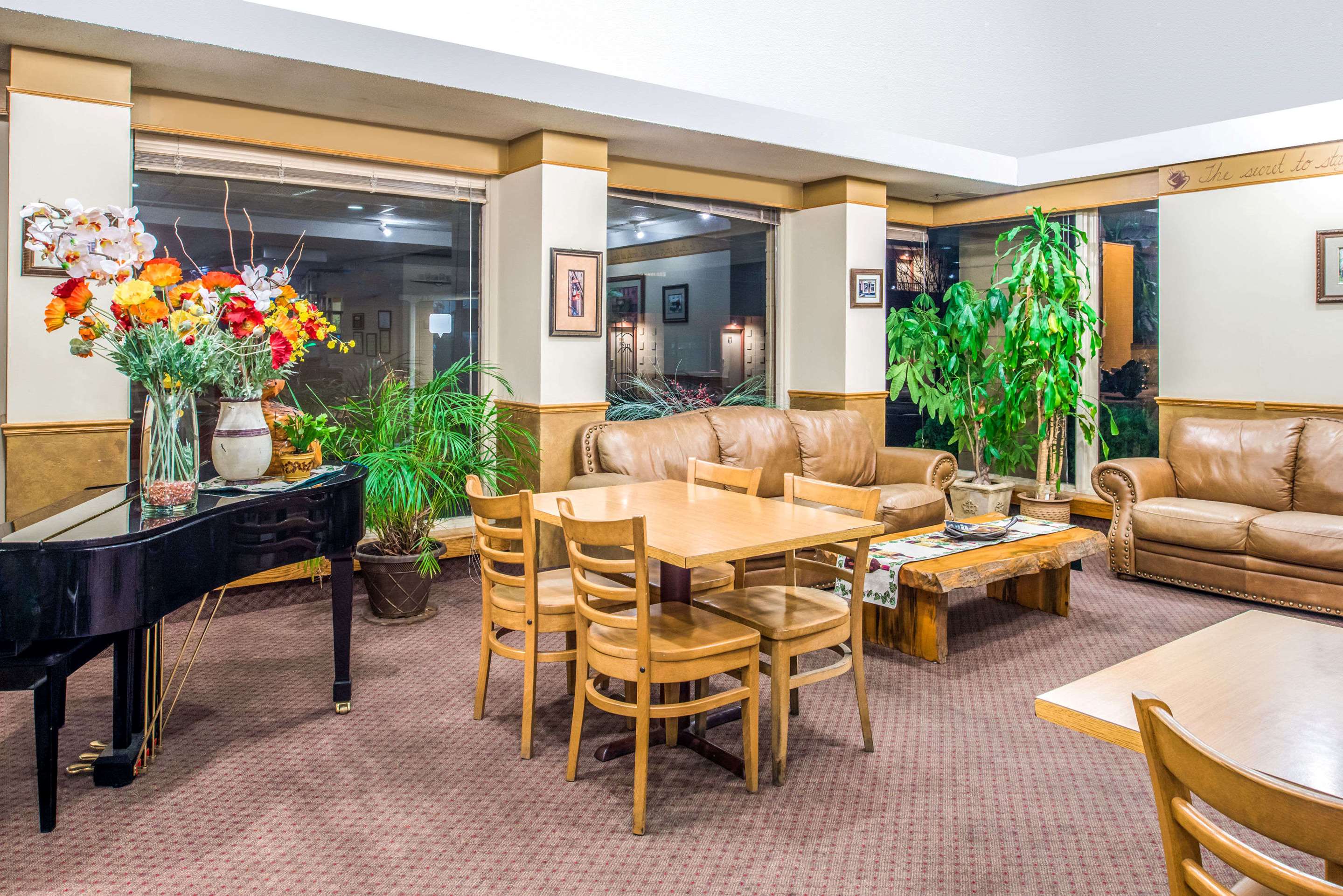 Lobby | Travelodge by Wyndham Kalispell