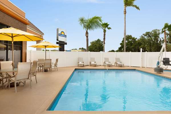 Pool - Days Inn Fern Park