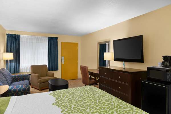 Suite - Days Inn Fern Park