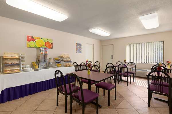 Restaurant - Days Inn Fern Park