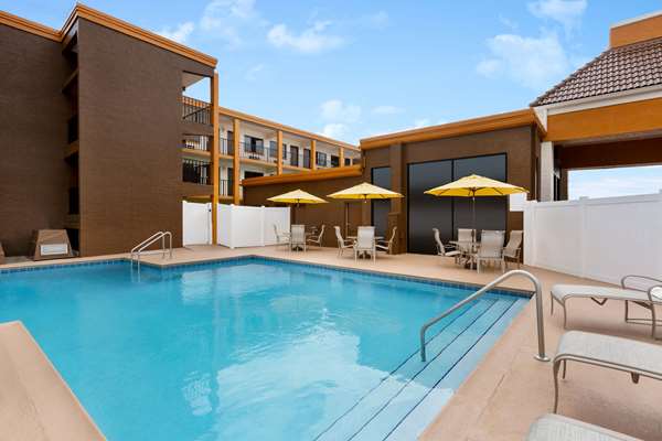 Pool - Days Inn Fern Park