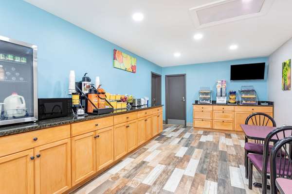  - Days Inn Fern Park