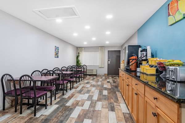  - Days Inn Fern Park