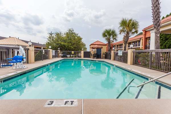 Pool - Baymont Inn & Suites Covington - I-20, Exit 92