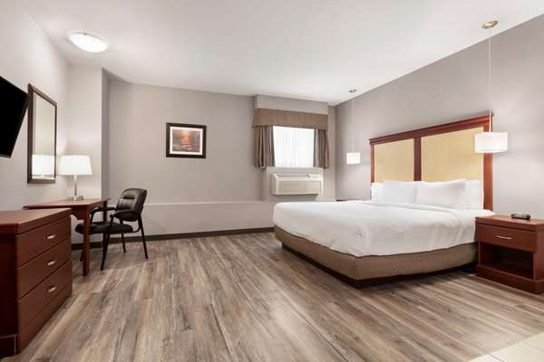 Suite - Days Inn Hamilton