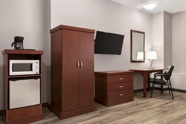 Suite - Days Inn Hamilton