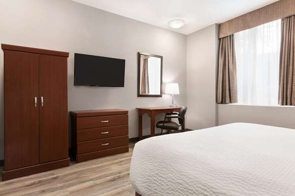  - Days Inn Hamilton
