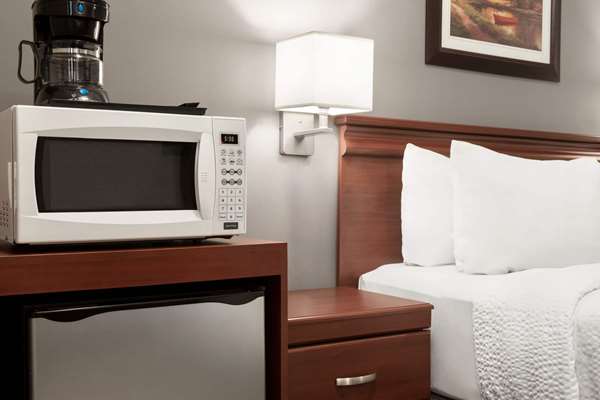  - Days Inn Hamilton
