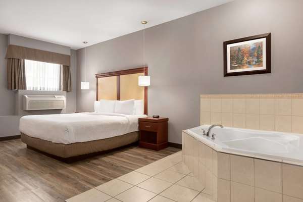 Suite - Days Inn Hamilton