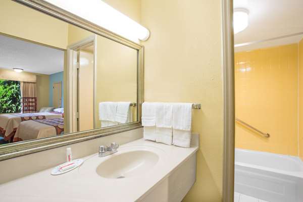  - Super 8 Motel Dunn - I-95, Exit 73