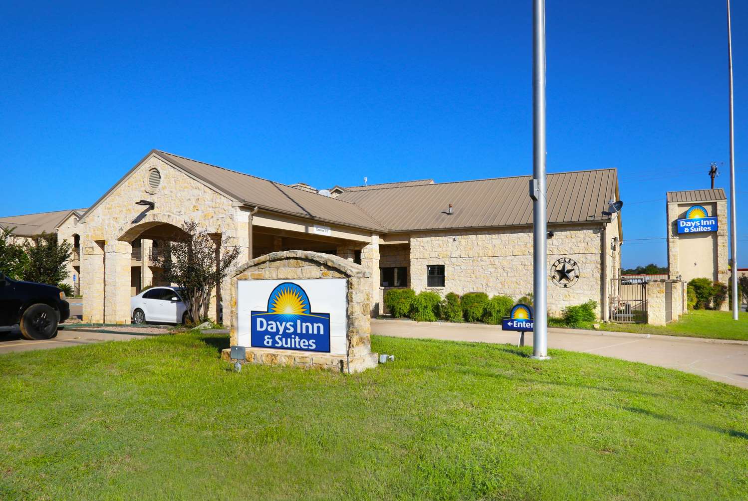 Days Inn & Suites Llano, TX See Discounts