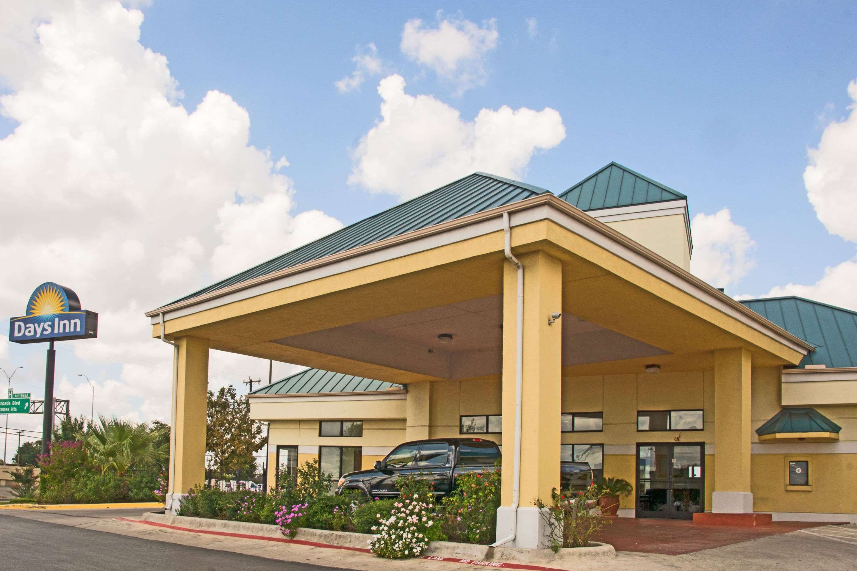 Welcome to the Days Inn San Antonio | Days Inn by Wyndham N.W. Medical Center