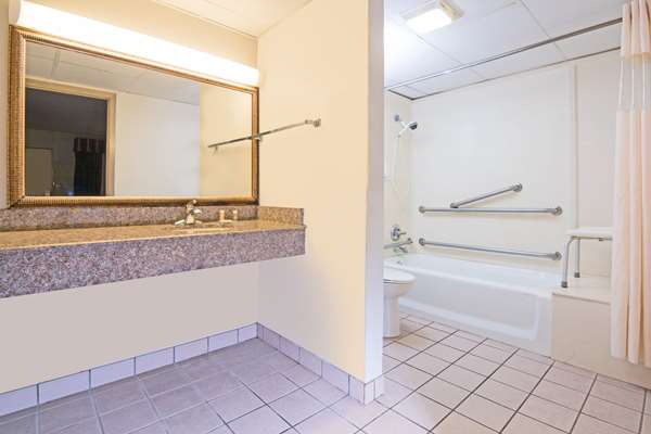  - Days Inn Northwest Medical Center San Antonio - I-10, Exit 565B