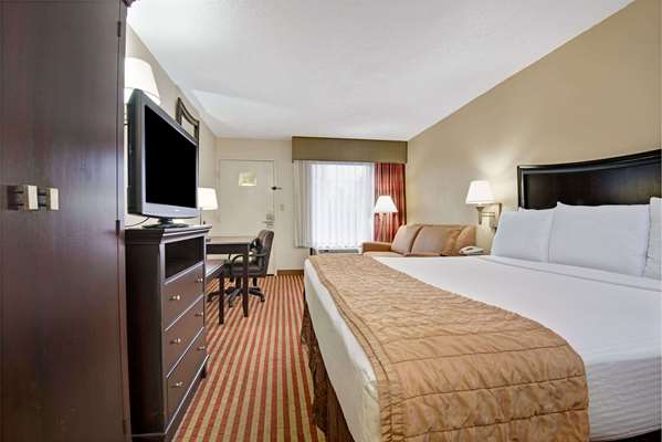  - Baymont Inn & Suites Briley Airport Nashville - I-40, Exit 215