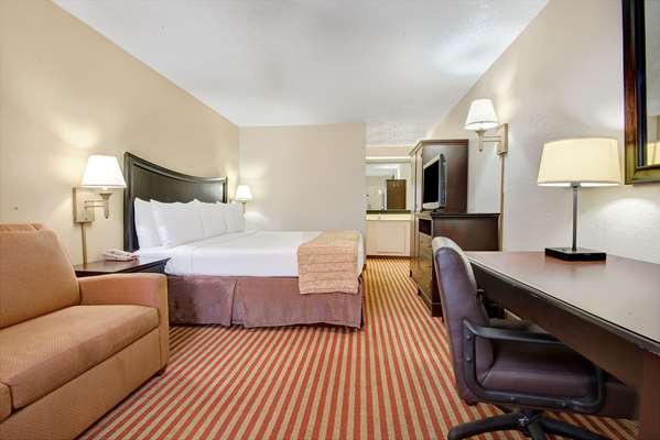  - Baymont Inn & Suites Briley Airport Nashville - I-40, Exit 215