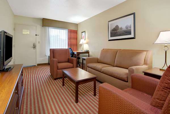  - Baymont Inn & Suites Briley Airport Nashville - I-40, Exit 215
