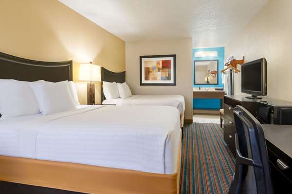 - Baymont Inn & Suites Briley Airport Nashville - I-40, Exit 215