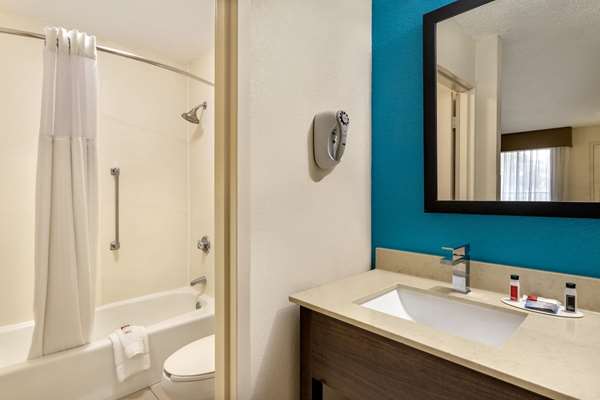  - Baymont Inn & Suites Briley Airport Nashville - I-40, Exit 215