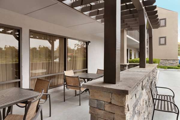  - Baymont Inn & Suites Briley Airport Nashville - I-40, Exit 215