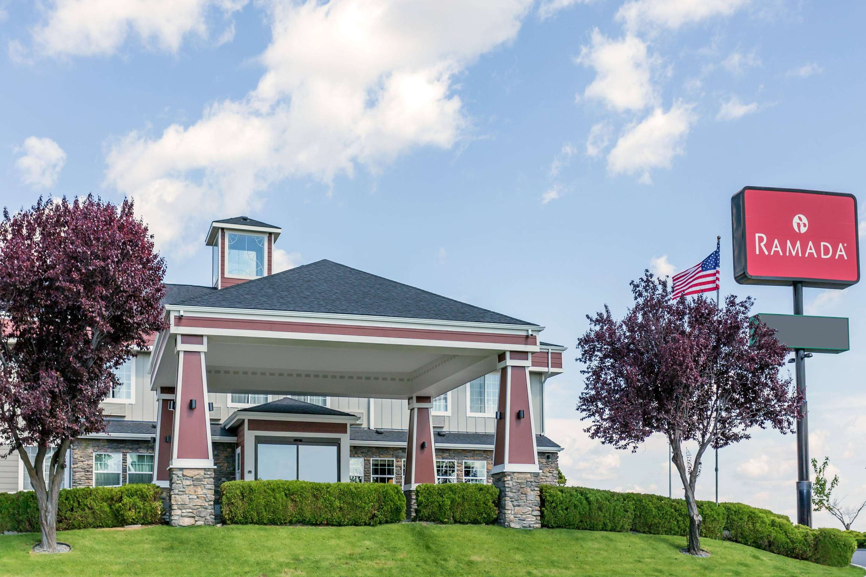 Exterior | Ramada by Wyndham Moses Lake