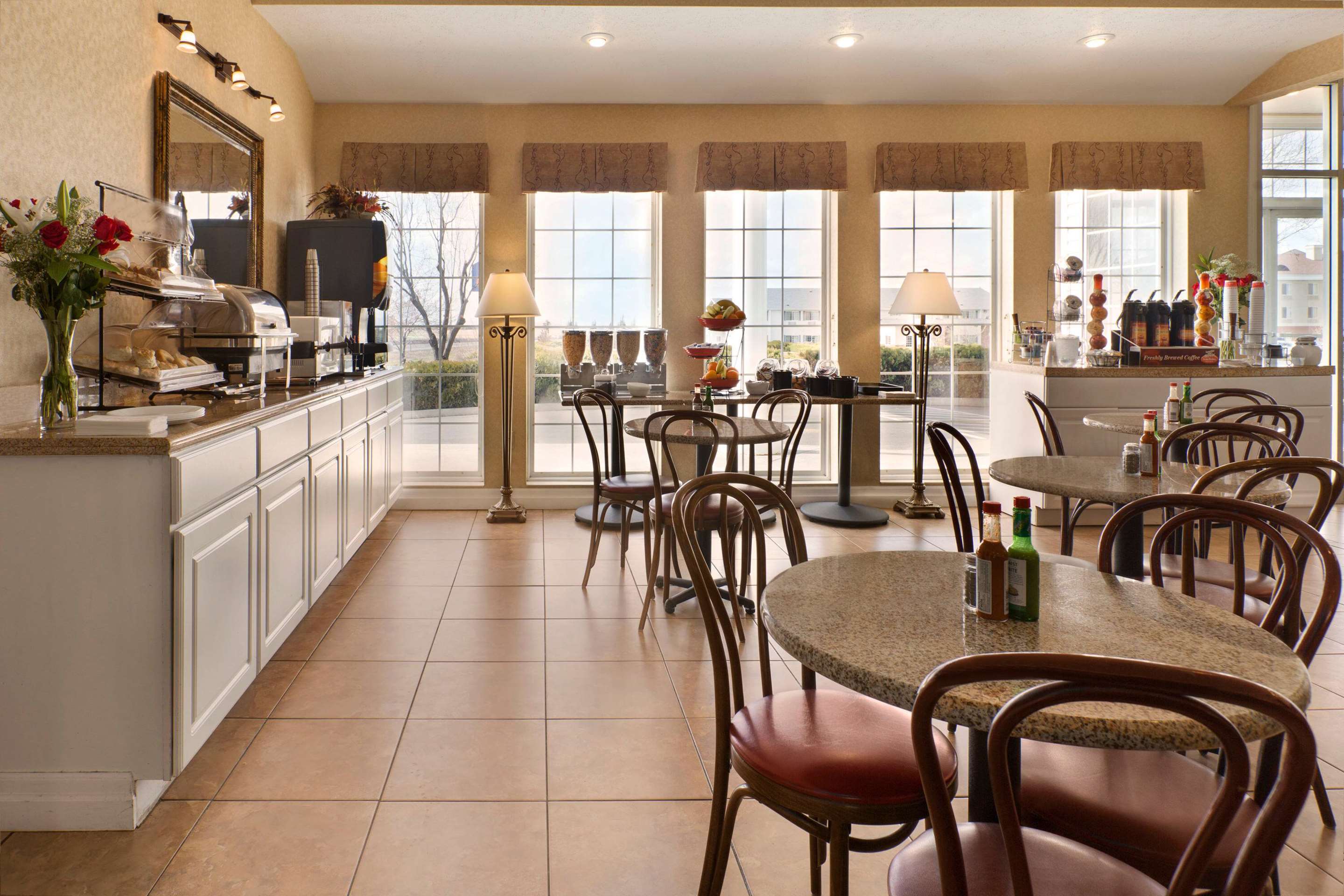 Restaurant | Ramada by Wyndham Moses Lake
