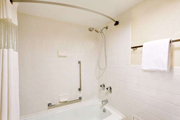  - Ramada Hotel & Conference Center Mitchell - I-90, Exit 330