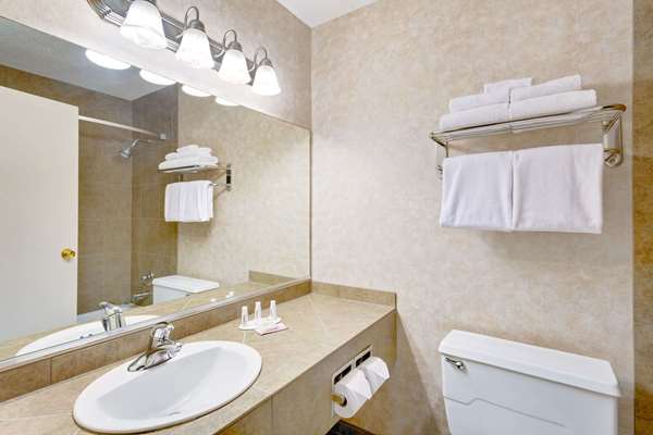  - Ramada Hotel & Conference Center Mitchell - I-90, Exit 330