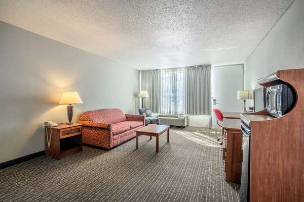  - Ramada Hotel & Conference Center Mitchell - I-90, Exit 330