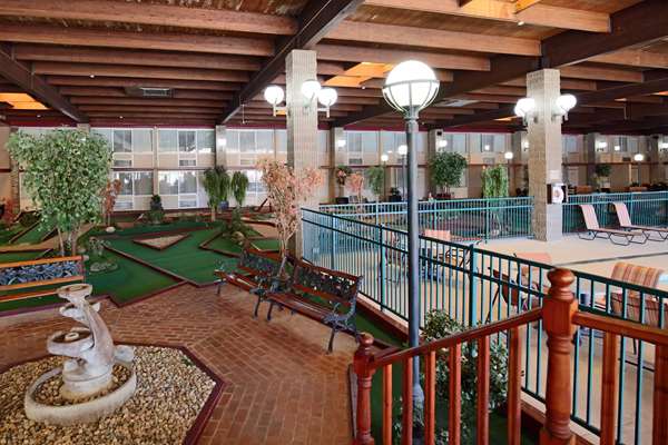  - Ramada Hotel & Conference Center Mitchell - I-90, Exit 330