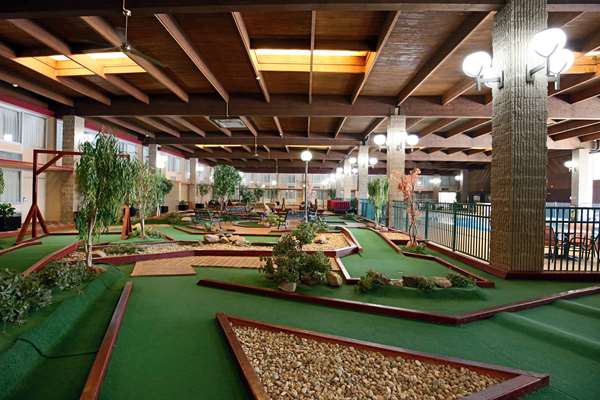  - Ramada Hotel & Conference Center Mitchell - I-90, Exit 330