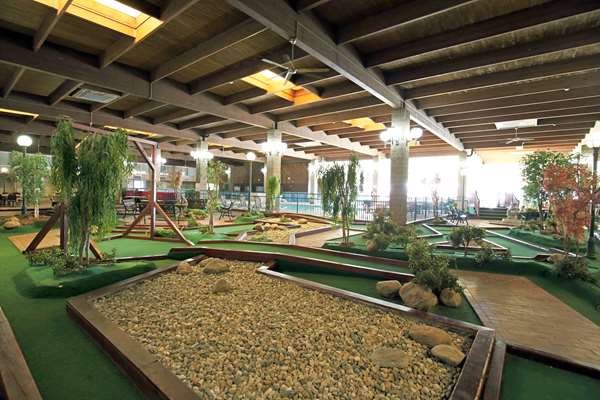  - Ramada Hotel & Conference Center Mitchell - I-90, Exit 330