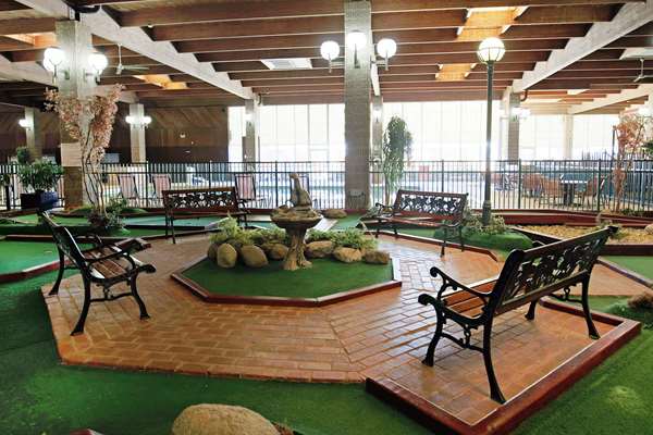  - Ramada Hotel & Conference Center Mitchell - I-90, Exit 330