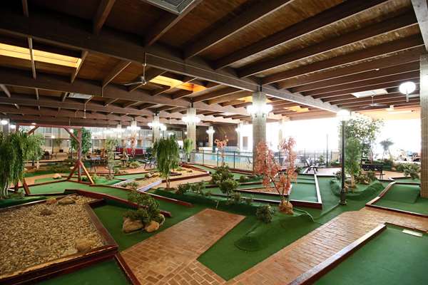  - Ramada Hotel & Conference Center Mitchell - I-90, Exit 330