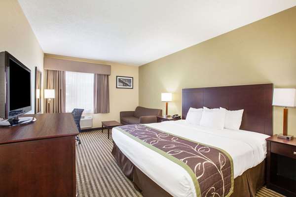  - Days Inn Express Brewerton - I-81, Exit 31