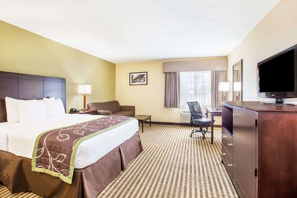 - Days Inn Express Brewerton - I-81, Exit 31