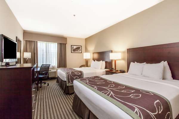  - Days Inn Express Brewerton - I-81, Exit 31