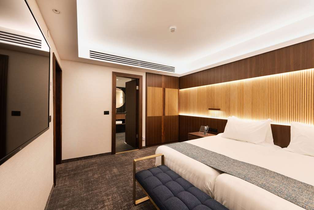 RAMADA JERUSALEM-guestroom-Guest Room,Suite,On-Site.jpg