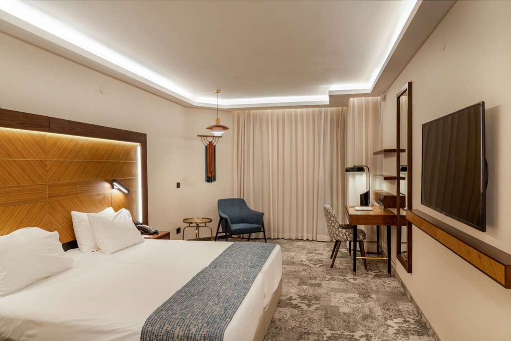 Ramada by Wyndham Jerusalem - Tap to explore photos