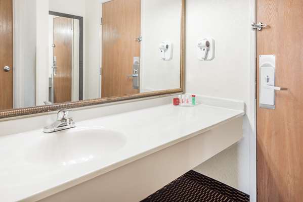  - Ramada Inn Columbia - I-70, Exit 128A