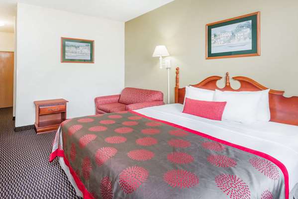 Suite - Ramada Inn Columbia - I-70, Exit 128A