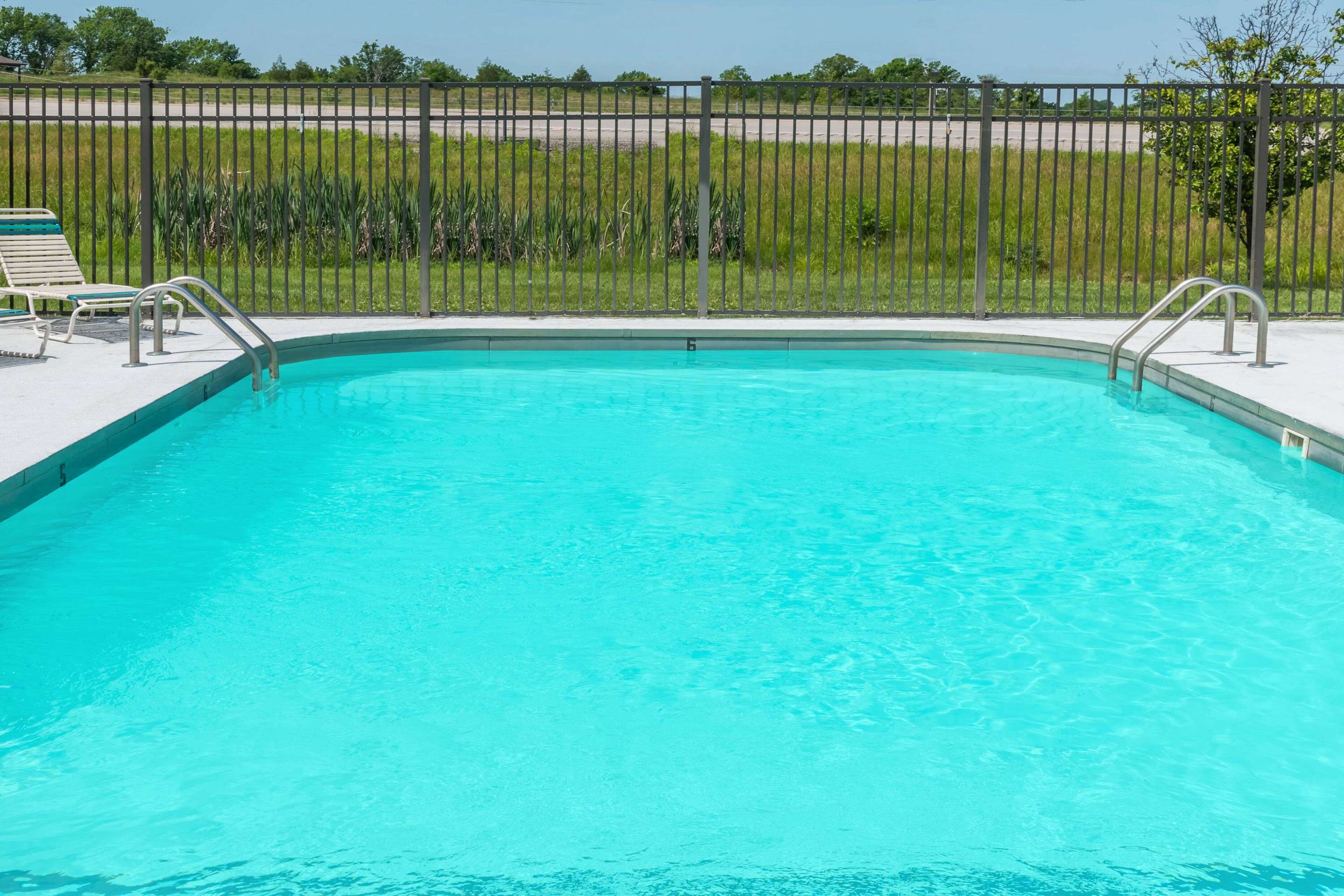 Pool | Ramada by Wyndham Columbia