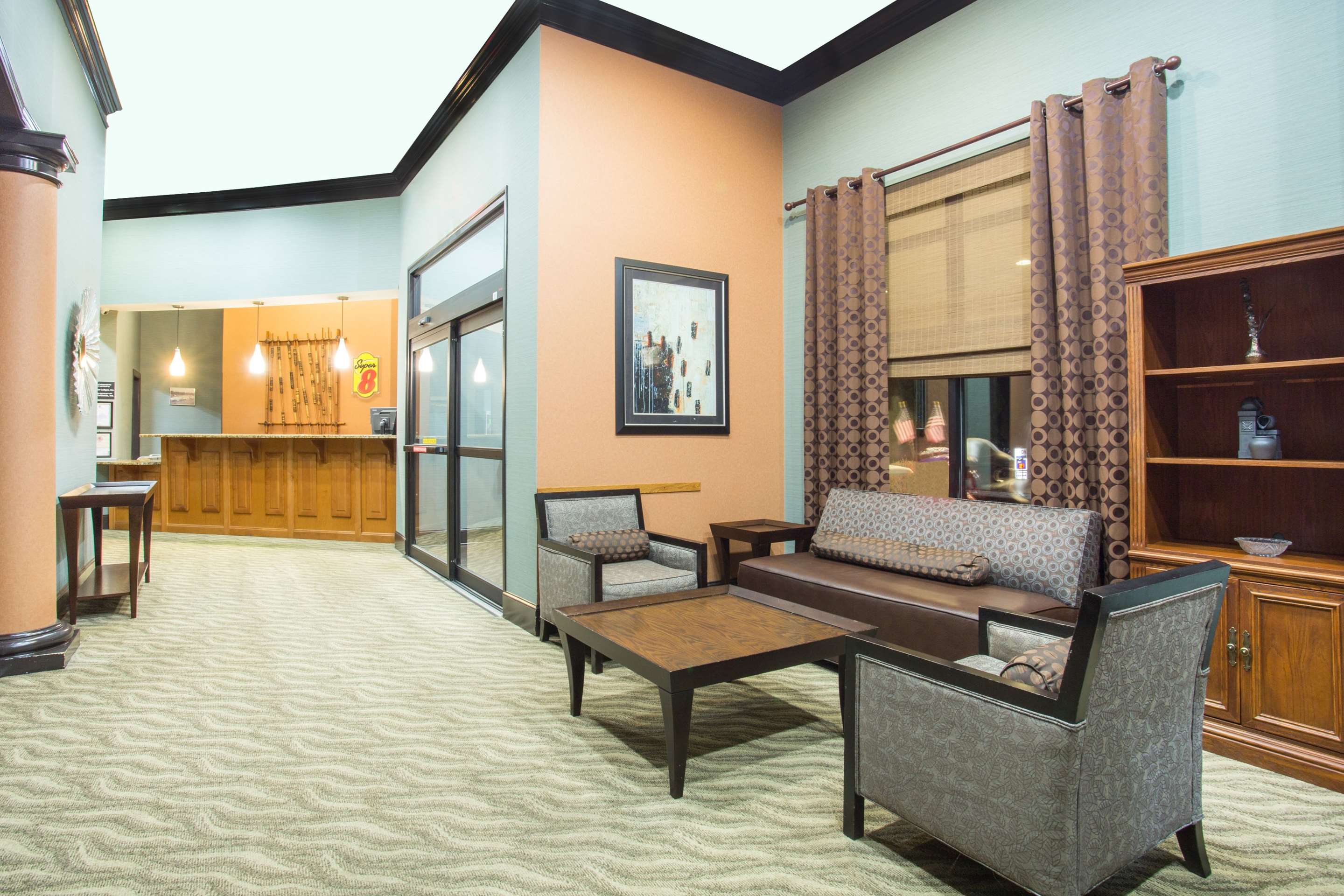 Lobby | Super 8 by Wyndham Daleville/Roanoke