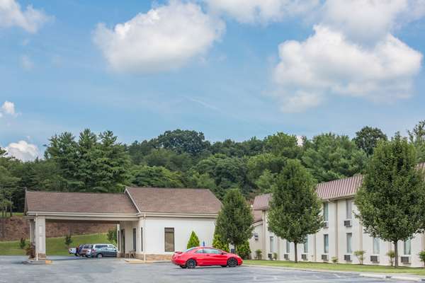 Exterior view - Super 8 Hotel Daleville - I-81, Exit 150B