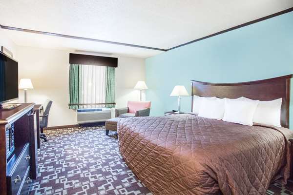  - Super 8 Hotel Daleville - I-81, Exit 150B